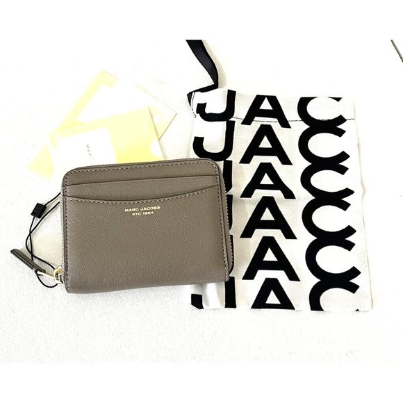 New Marc Jacobs Slim Zip Around Wallet Leather Cement with Dust bag - Picture 5 of 5